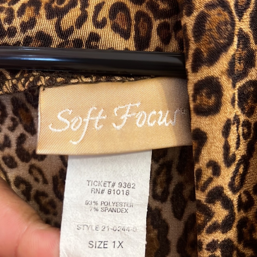 Soft Focus Leopard Print Open Front Throw Size 1x… - image 6
